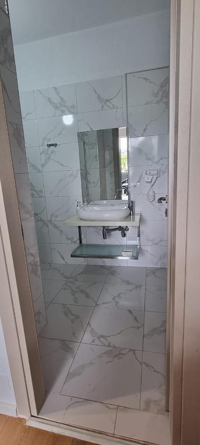 Suncoast Rooms Port Side Sarande Luaran gambar