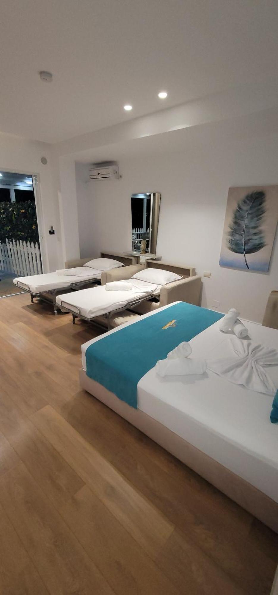 Suncoast Rooms Port Side Sarande Luaran gambar